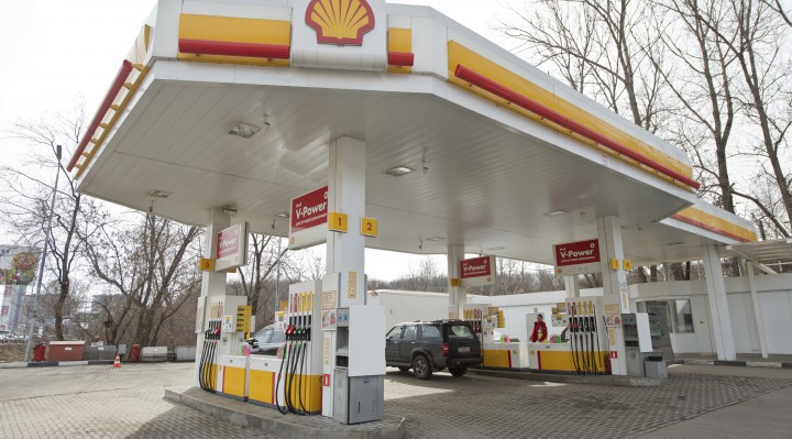 Shell-petrol-station-in-Moscow,-Russia-000076220699_XXXLarge